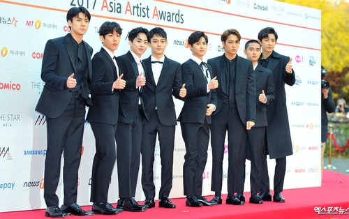 Trong lúc BTS, TWICE, BlackPink bận rộn với loạt lễ trao giải cuối năm, "đối thủ nặng kí" EXO đang ở đâu?
