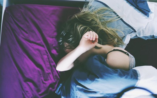 5 thói quen không ngờ đang âm thầm gây hại bộ não của bạn