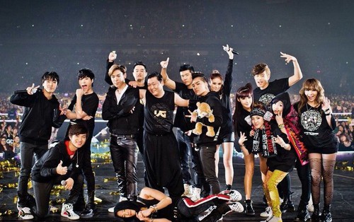"Gà chiến" Big Bang nhập ngũ hết, YG làm concert gia đình để bù đắp nguồn thu?