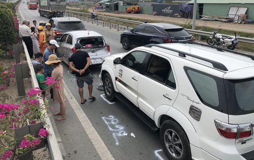 Hàng nghìn ô tô "chôn chân" từ sáng đến trưa trên cao tốc TP. HCM – Long Thành sau 2 vụ tai nạn liên tiếp