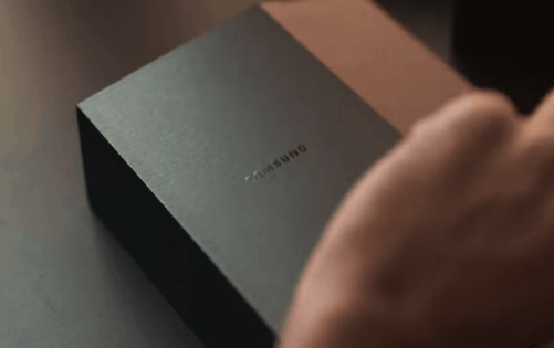 Samsung vừa dội một gáo nước lạnh vào Apple với video mới khoe Galaxy S9