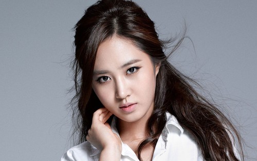 Bị đánh giá là “thua chị kém em”, liệu “ngọc trai đen” Yuri (SNSD) có làm nên chuyện trong trận chiến solo tháng 10?