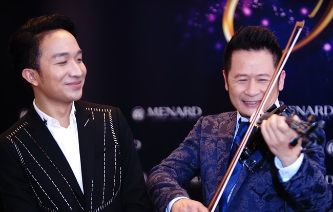Bằng Kiều trổ tài kéo violin trong đêm hội 3500 khán giả toàn nữ