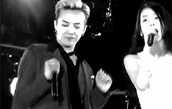 G-Dragon cuối cùng cũng chịu trình diễn siêu hit "Palette" với IU G-Dragon cuối cùng cũng chịu trình diễn siêu hit "Palette" với IU