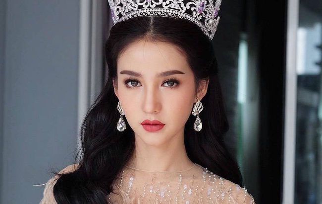Hậu đăng quang, Hoa hậu chuyển giới Thái Lan 2017 lại khiến dân tình náo loạn vì đẹp đến mức khó tin