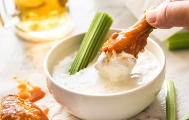 Tự làm gà cay nướng sốt phô mai vừa quen vừa lạ ngay tại nhà