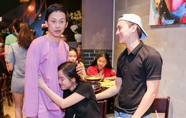 Hoài Linh thân thiết với bạn gái Hoài Lâm dù từng một mực phản đối đám cưới