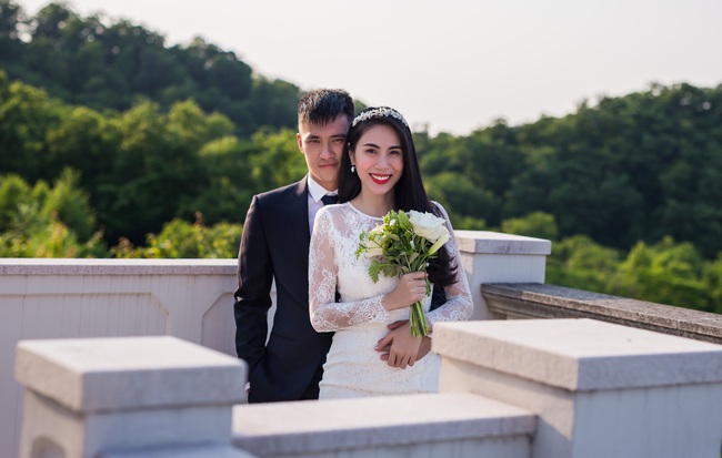 Thủy Tiên rủ Công Vinh tái hiện khoảnh khắc ngày cưới 5 năm trước trong MV mới