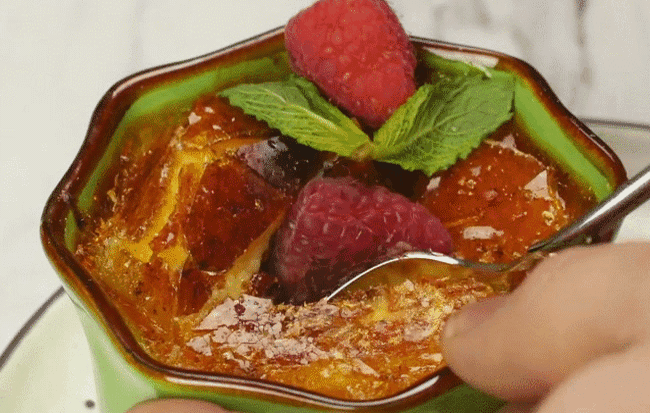 Tự làm ngay tại nhà với phiên bản kem cháy creme brulee ngon ngất ngây