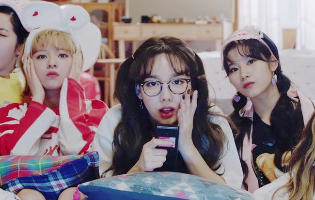 Quá nhanh quá nguy hiểm, hit mới của TWICE quét sạch mọi BXH khi chưa tròn