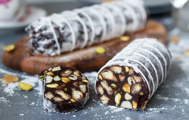 Không chỉ có World Cup rực lửa, nước Nga còn hấp dẫn và quyến rũ với món xúc xích chocolate ngọt ngào