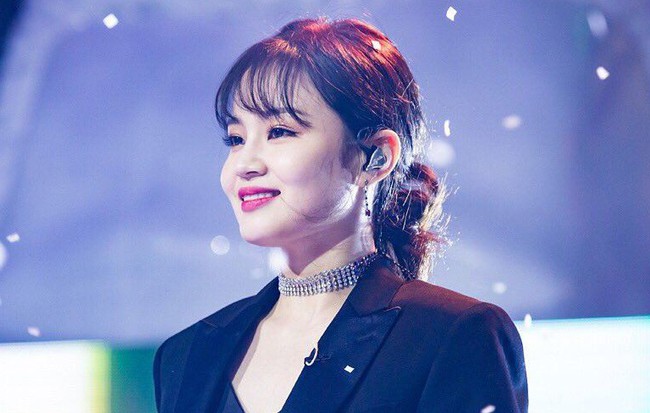 Lee Hi gửi tin nhắn cho fan, mệt mỏi vì không biết đến bao giờ mới được YG cho comeback