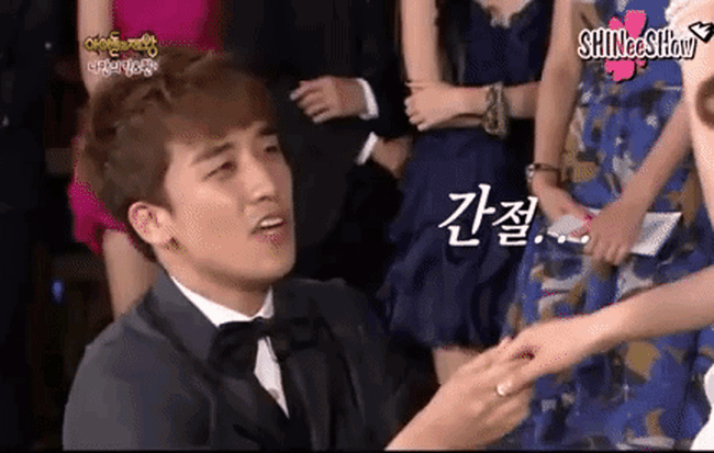 Hyuna từng thẹn thùng khi được Seungri quỳ gối tỏ tình cực kỳ đáng yêu