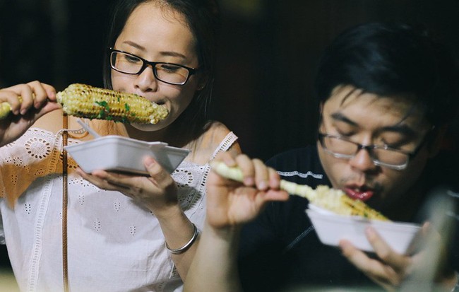 Chiều Sài Gòn cứ mưa, nhâm nhi mấy món nướng ăn vặt này là