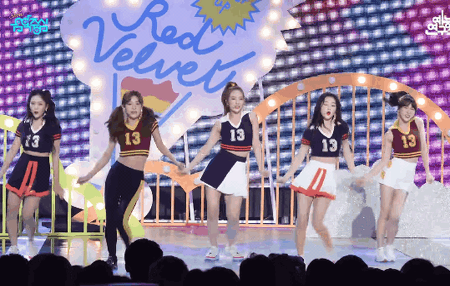 Nhảy qua loa cho có trên sân khấu, Yeri (Red Velvet) tiếp tục ăn đủ