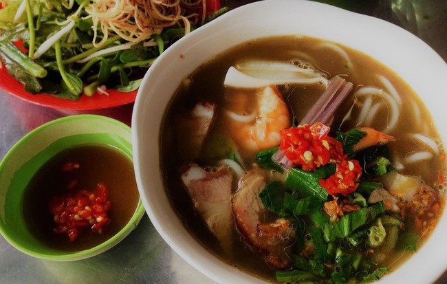 Khám phá những món ăn nổi bật trong con hẻm nhỏ ở khu Chợ Lớn