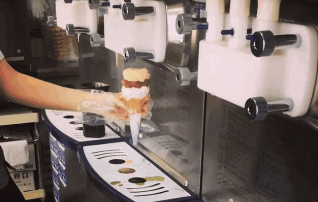 Ai đến Nhật cũng tìm cho được cây kem đủ màu đủ vị