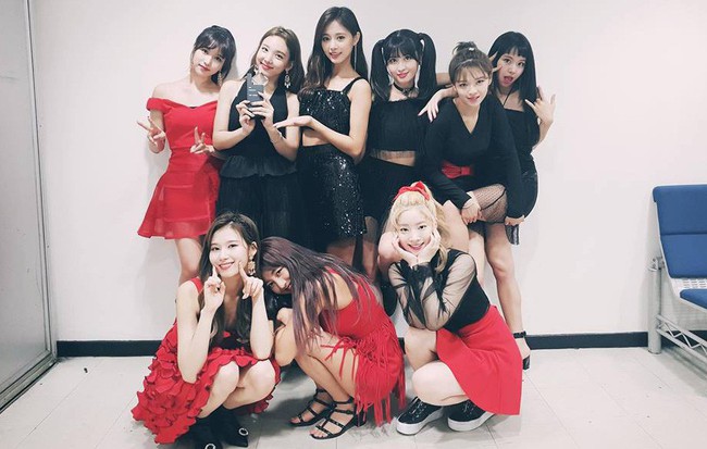 “Vô đối” trên BXH nhưng “thánh Nilo 2.0” cũng không ngăn được TWICE nhận Triple Crown đầu tiên