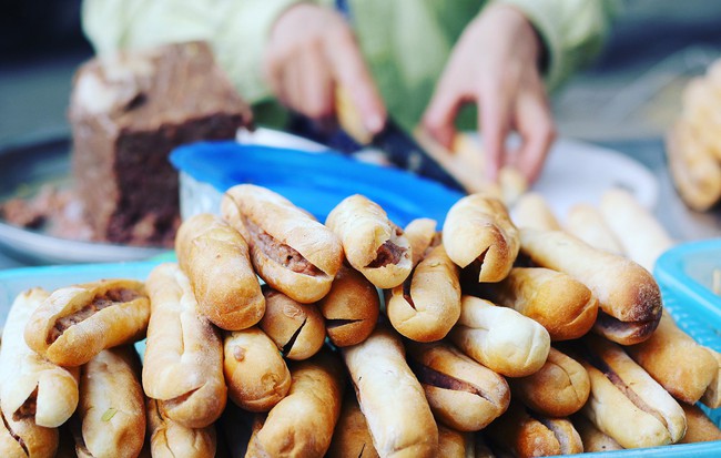 Chẳng cần đi xa, xung quanh Hà Nội cũng có cả một list đồ ăn Hải Phòng đủ sức
