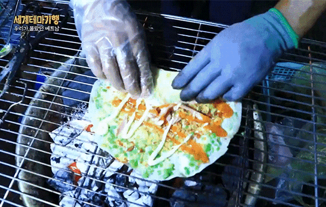 Đặc sản bánh tráng nướng Đà Lạt không chỉ nổi danh trong nước mà còn xuất hiện trên sóng truyền hình nước ngoài