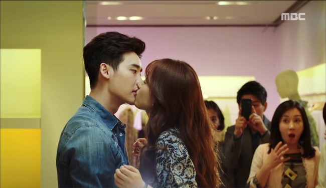 &ldquo;W&rdquo; tập 2: Han Hyo Joo vừa t&aacute;t vừa h&ocirc;n Lee Jong Suk - Ảnh 3.