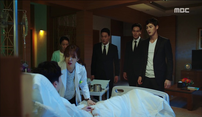 “W” tập 2: Han Hyo Joo vừa tát vừa hôn Lee Jong Suk - Ảnh 13.