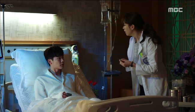 “W” tập 2: Han Hyo Joo vừa tát vừa hôn Lee Jong Suk - Ảnh 14.