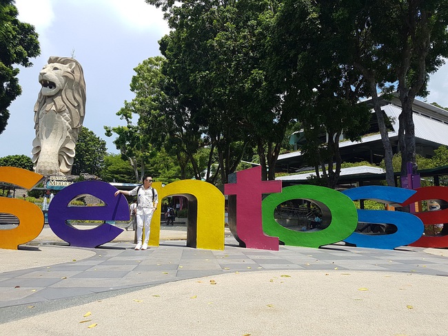 Trung Qu&acirc;n mang cả Singapore v&agrave;o MV Thả v&agrave;o mưa - Ảnh 10.