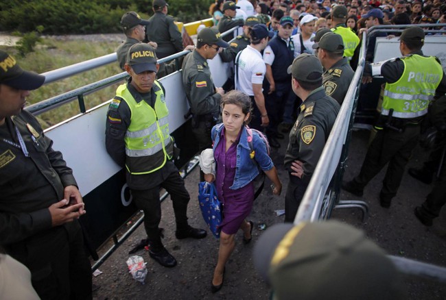 Đây là hình ảnh hàng chục nghìn người Venezuela đổ xô vượt biên sang nước khác vì ĐÓI - Ảnh 8.