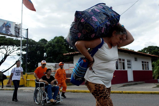 Đây là hình ảnh hàng chục nghìn người Venezuela đổ xô vượt biên sang nước khác vì ĐÓI - Ảnh 12.