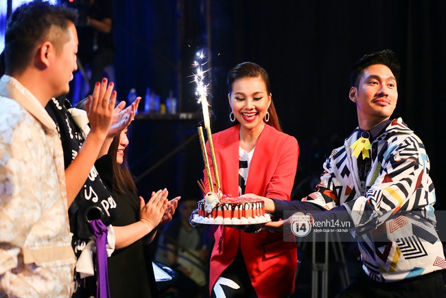 Thanh Hằng tuyệt đẹp trong buổi sinh nhật bất ngờ c&ugrave;ng Vietnams Next Top Model - Ảnh 6.