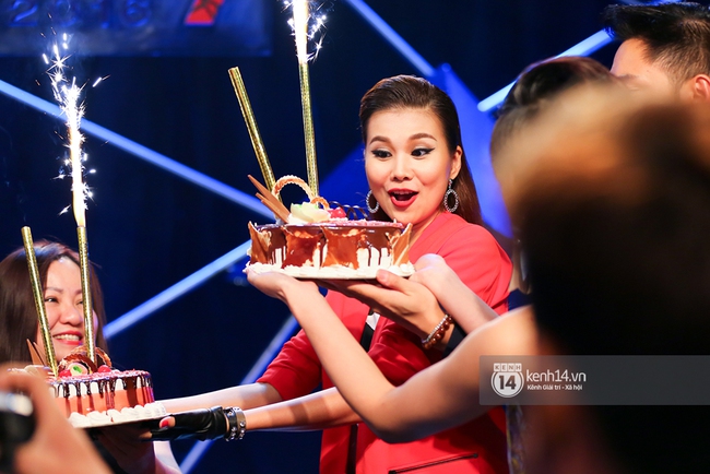 Thanh Hằng tuyệt đẹp trong buổi sinh nhật bất ngờ c&ugrave;ng Vietnams Next Top Model - Ảnh 7.