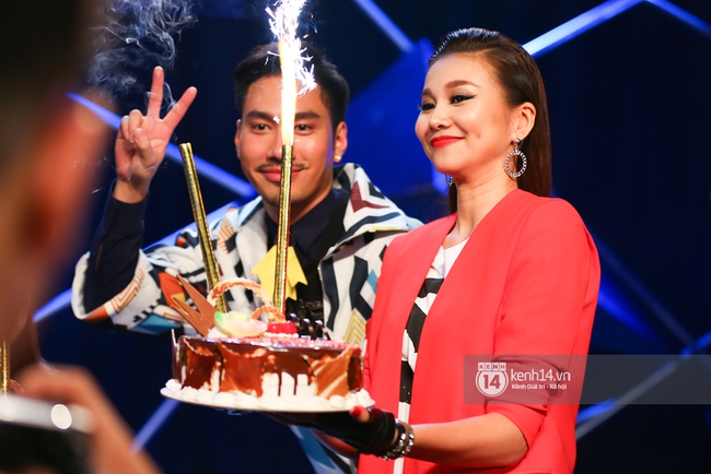Thanh Hằng tuyệt đẹp trong buổi sinh nhật bất ngờ c&ugrave;ng Vietnams Next Top Model - Ảnh 8.