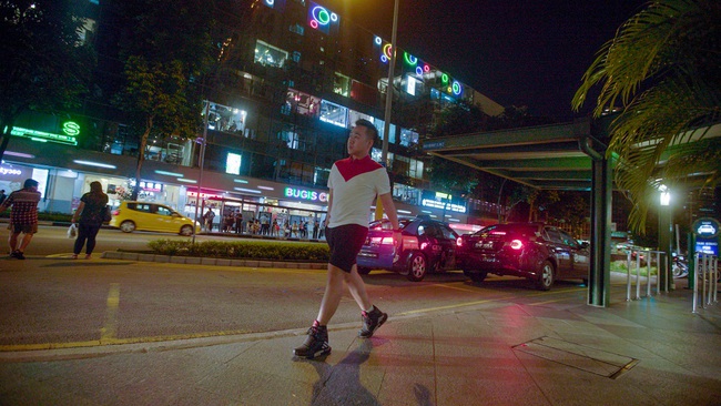 Trung Qu&acirc;n mang cả Singapore v&agrave;o MV Thả v&agrave;o mưa - Ảnh 3.