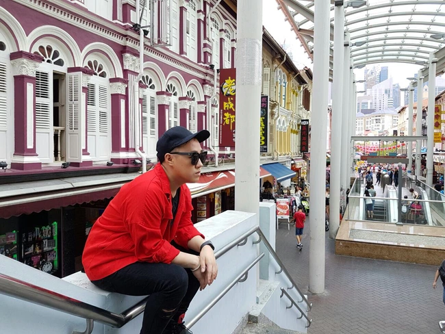 Trung Qu&acirc;n mang cả Singapore v&agrave;o MV Thả v&agrave;o mưa - Ảnh 2.