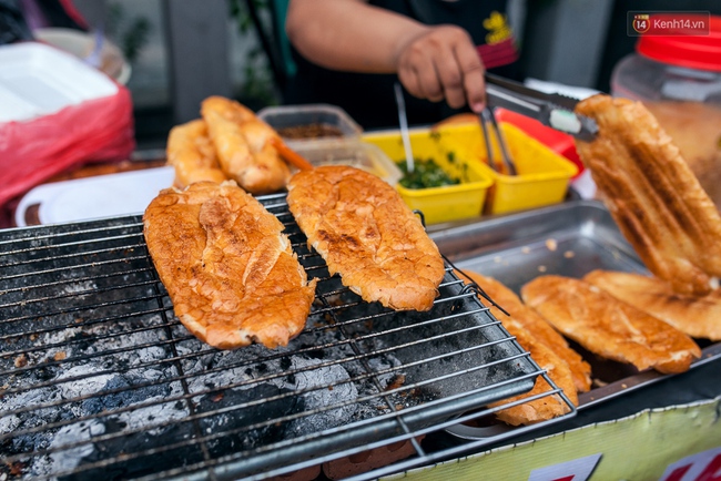 Đ&acirc;y ch&iacute;nh l&agrave; 3 phi&ecirc;n bản b&aacute;nh m&igrave; đang hot nhất ở S&agrave;i G&ograve;n b&acirc;y giờ - Ảnh 14.