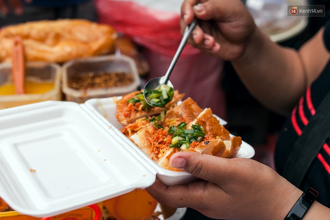 Đ&acirc;y ch&iacute;nh l&agrave; 3 phi&ecirc;n bản b&aacute;nh m&igrave; đang hot nhất ở S&agrave;i G&ograve;n b&acirc;y giờ - Ảnh 15.