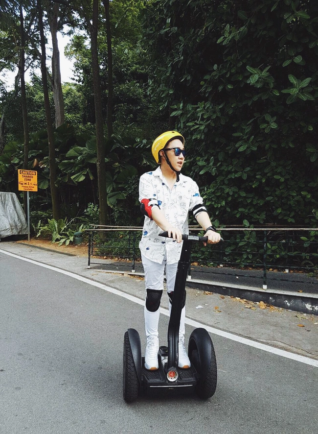 Trung Qu&acirc;n mang cả Singapore v&agrave;o MV Thả v&agrave;o mưa - Ảnh 9.