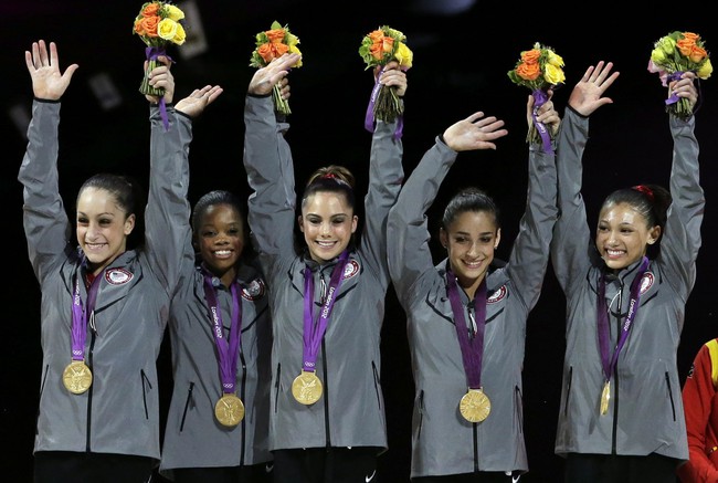Nhà vô địch Olympic 2012 bị tố bơm môi, sửa ngực vì nóng bỏng bất ngờ - Ảnh 1.