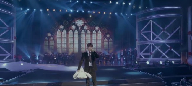 Uncontrollably Fond: Kim Woo Bin tỏ t&igrave;nh với Suzy trước to&agrave;n thể người h&acirc;m mộ - Ảnh 8.