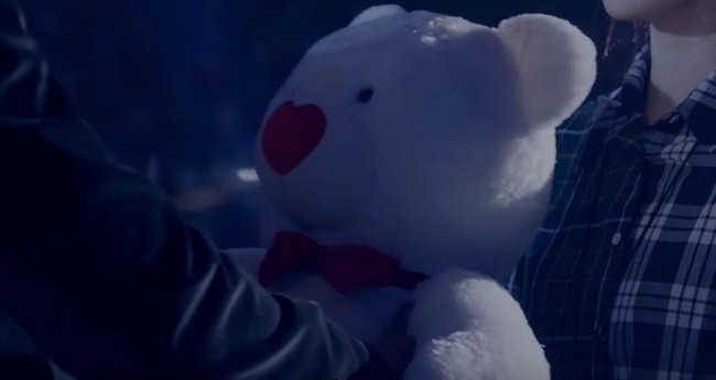 Uncontrollably Fond: Kim Woo Bin tỏ t&igrave;nh với Suzy trước to&agrave;n thể người h&acirc;m mộ - Ảnh 10.