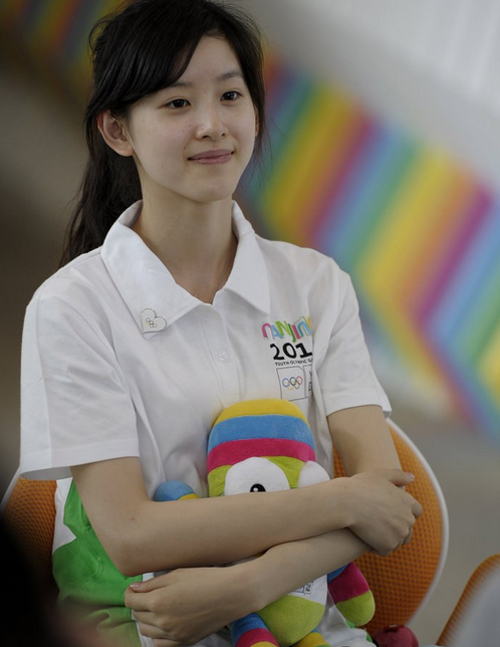 co-be-tra-sua-cuc-xinh-voi-vai-tro-tinh-nguyen-vien (1)-4efa4
