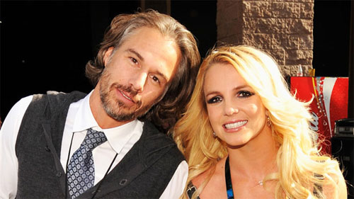 Britney Spears hoãn cưới vô thời hạn với hôn phu  2