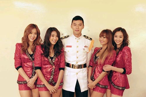 Hyun Bin cảm ơn SISTAR ngày xuất ngũ 2