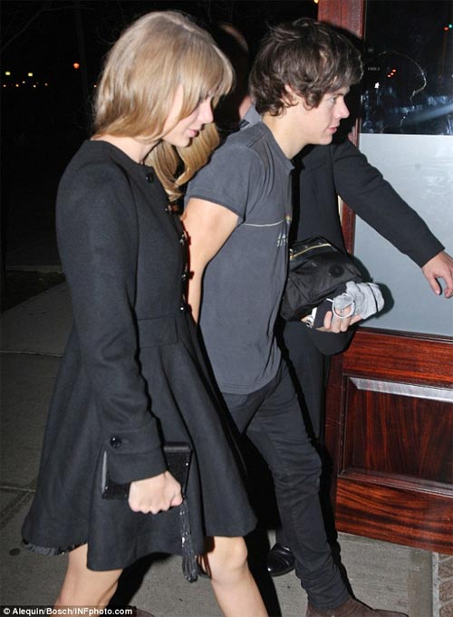 Taylor Swift cùng Harry Styles về khách sạn lúc 4 giờ sáng 3