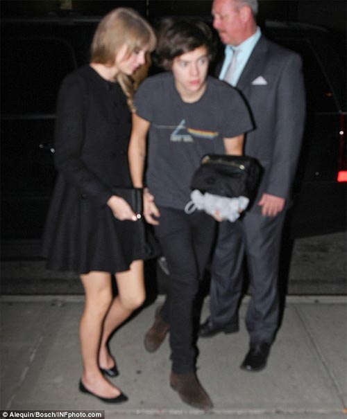Taylor Swift cùng Harry Styles về khách sạn lúc 4 giờ sáng 2