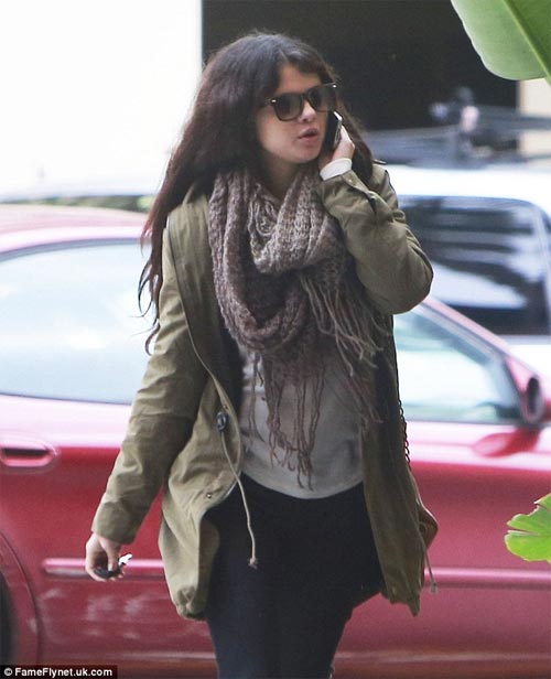 Buồn bã đi ăn trưa, Selena bị nghi đã "đá" Justin 1