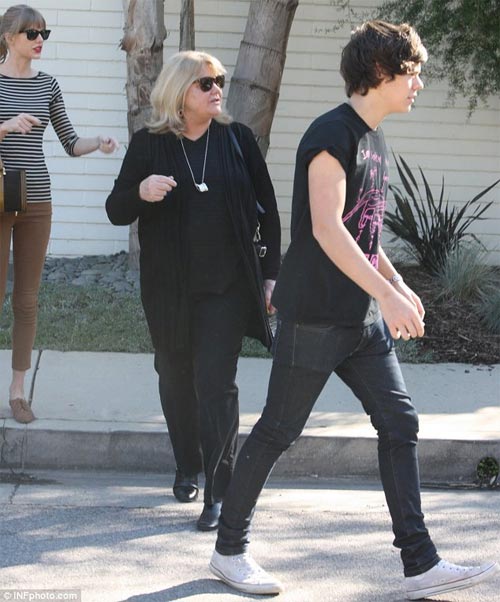 Harry Style qua đêm nhà Taylor Swift 2