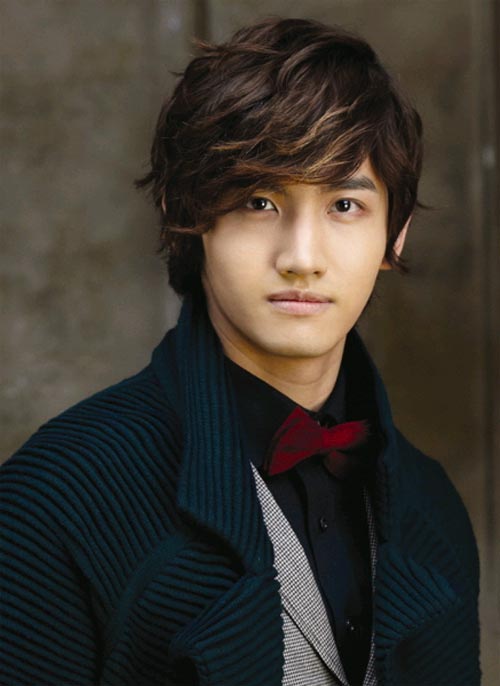 Changmin (DBSK) đi làm MC truyền hình 1