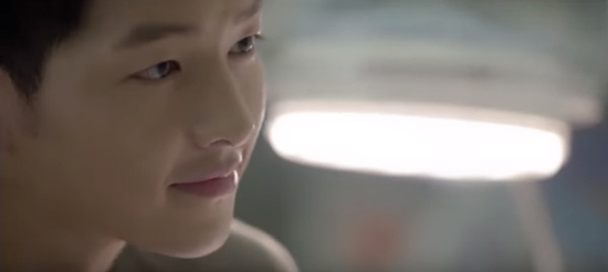Song Joong Ki giở m&aacute;nh t&aacute;n đ&agrave;n chị Song Hye Kyo khiến fan nữ ngất ng&acirc;y - Ảnh 4.
